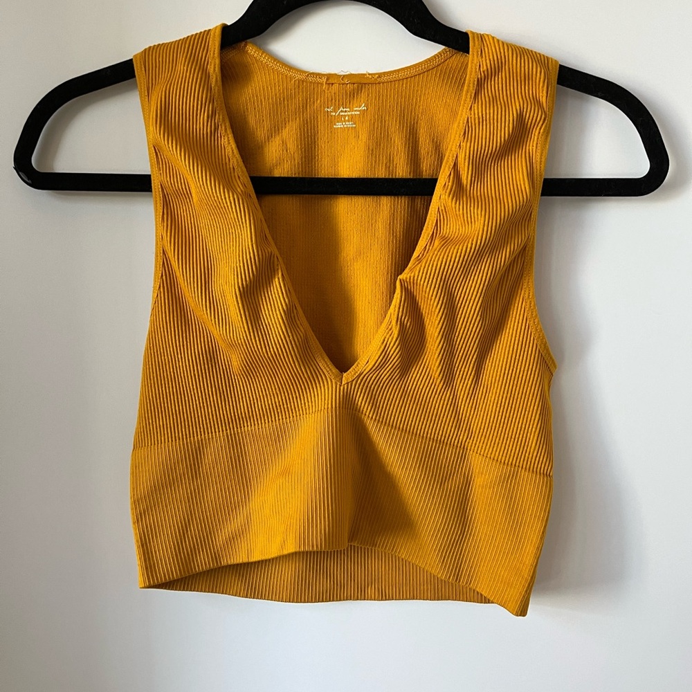 URBAN OUTFITTERS SEAMLESS CROP TOP